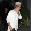 Justin Bieber marche sur le pied d'une fan dans les rues de Los Angeles! Le 26 mars 2015 