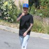 Exclusif - Prix spécial - Justin Bieber fait des pompes dans les rues de Beverly Hills, le 20 mars 2015 