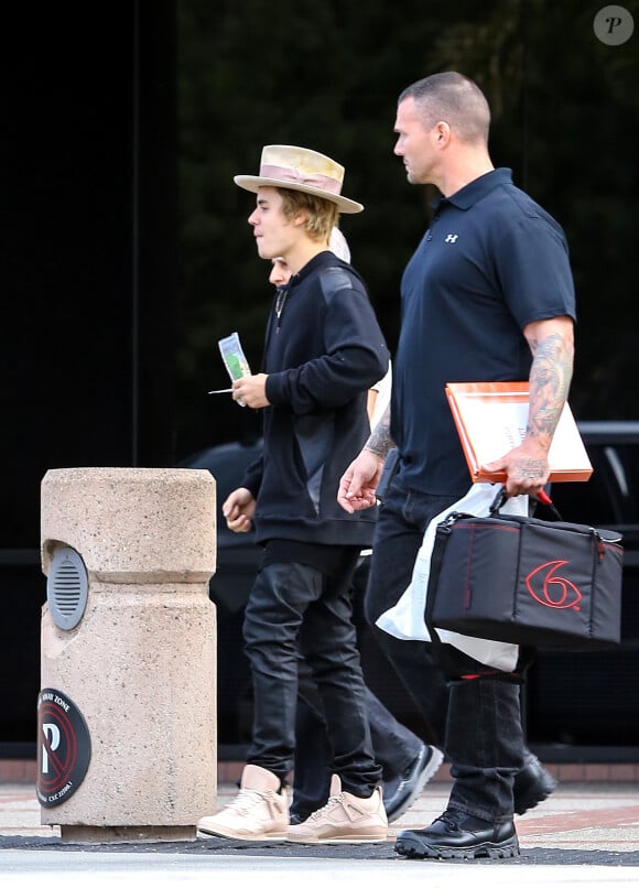 Exclusif - Prix Spécial - No web - No blog - Justin Bieber va faire du shopping chez Nike puis se rend dans la clinique Amen dans le comté d'Orange, le 18 mars 2015. 