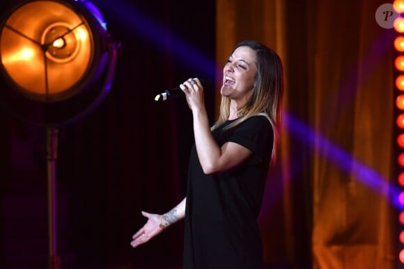 Camille - Les 12 finalistes de 'The Voice' saison 4 chantent pour l'association "Tout Le Monde Chante Contre Le Cancer" pour les enfants malades à Disneyland Paris le 29 mars 2015