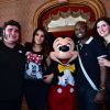 Yoann, Alvy et Battista avec Mickey - Les 12 finalistes de 'The Voice' saison 4 chantent pour l'association "Tout Le Monde Chante Contre Le Cancer" pour les enfants malades à Disneyland Paris le 29 mars 2015