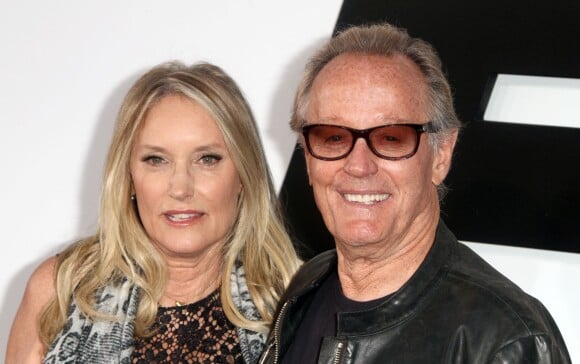 Peter Fonda et sa femme Margaret DeVogelaere - Avant-première du film "Fast and Furious 7" à Hollywood, le 1er avril 2015.