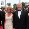 Le chef Philippe Etchebest et sa femme - Montée des marches du film La conquête - 64e Festival de Cannes. Le 18 mai 2011.