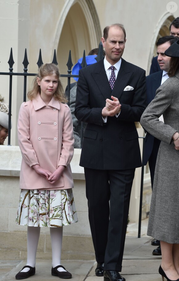Le prince Edward et sa fille Lady Louise Windsor lors de la messe de Pâques en la chapelle St George à Windsor le 5 avril 2015.