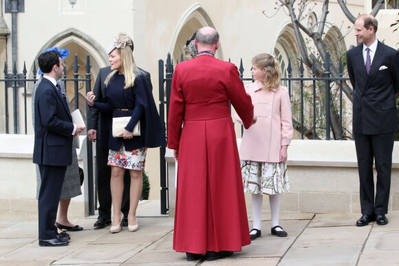 Autumn Phillips, le prince Edward et sa fille Lady Louise lors de la messe de Pâques en la chapelle St George à Windsor le 5 avril 2015.