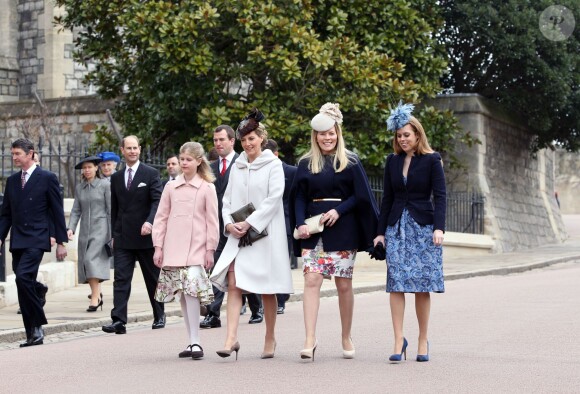 Le prince Edward, Lady Louise, la comtesse Sophie de Wessex, Autumn Phillips et la princesse Beatrice lors de la messe de Pâques en la chapelle St George à Windsor le 5 avril 2015.
