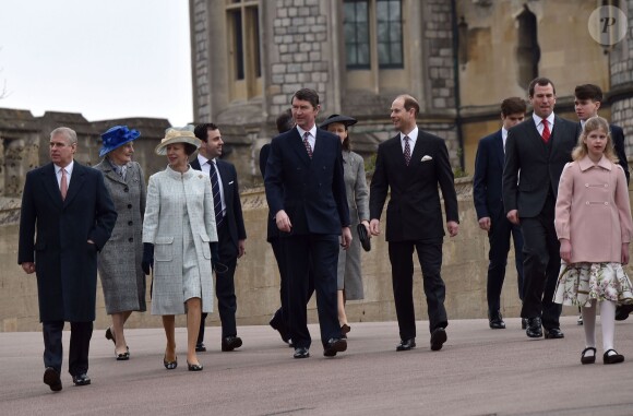 Le prince Andrew, la princesse Anne, Timothy Laurence, le prince Edward  et Lady Louise lors de la messe de Pâques en la chapelle St George à Windsor le 5 avril 2015.