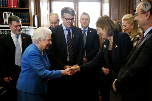 La reine Elizabeth II lance le projet George III à la bibliothèque royale du château de Windsor, le 1er avril 2015.