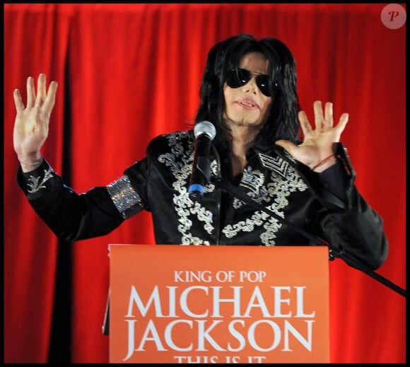Michael Jackson en conférence de presse à Londres le 5 mars 2009