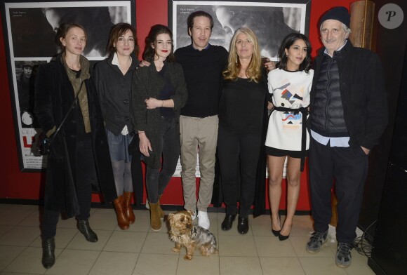 Reda Kateb (son chien Polo à ses pieds) entre Brigitte Sy et sa fille Esther Garrel avec Leïla Bekhti - Avant-première du film "L'Astragale" au Cinéma du Panthéon à Paris, le 6 avril 2015.