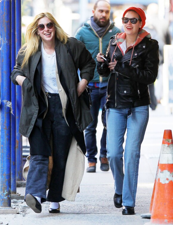 Les soeurs Scout et Tallulah Willis se promènent dans les rues de New York, le 22 mars 2015  