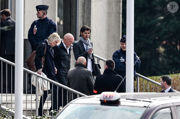 Anne-Flore Marxer, Alain Bernard, Philippe Candeloro quittent le Pavillon d'honneur de Roissy-Charles-de-Gaulle le 14 mars 2015 peu après leur arrivée d'Argentine où ils tournaient Dropped.