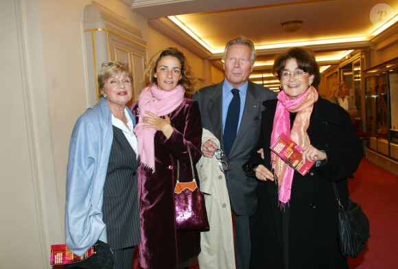 François Dorian, Jean Piat, Nina Companeez et sa fille à paris le 26 septembre 2002.