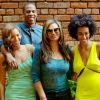 Photo familiale parfaite : tout va bien dans le meilleur des mondes entre Beyoncé, Jay-Z et Solange. La diva a posté cette photo sur son Tumblr, plus d'une semaine après l'affaire de la scène de l'ascenseur qui a fait le tour du web en mai 2014.