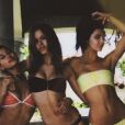Kendall Jenner sexy en bikini pendant Coachella, le 11 avril 2015