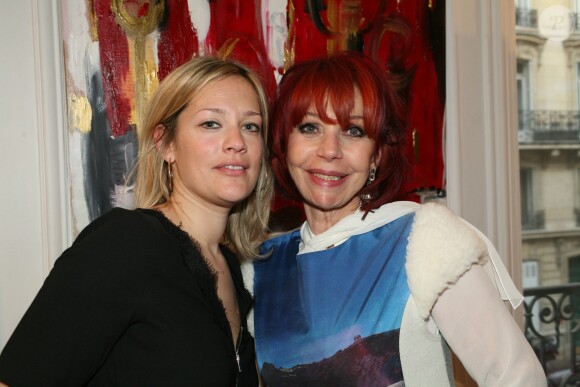 Caroline Faindt, Annie d'Avray au Vernissage de l'exposition de Caroline Faindt à la galerie "My Web' Art Galerie" à Paris. Le 9 avril 2015