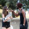 Nicole Trunfio, Gary Clark Jr. et leur fils de 3 mois se promènent à Bondi Beach. Sydney, le 13 avril 2015.