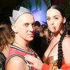 Jeremy Scott et Katy Perry assistent à la soirée Moschino for Coachella à Bermuda Dunes, en Californie. Le 11 avril 2015.