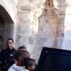 Kanye West et sa fille North quittent la cathédrale Saint-Jacques, située dans le quartier arménien de la vielle ville de Jérusalem. Le 13 avril 2015.