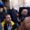 Kim Kardashian quitte la cathédrale Saint-Jacques, située dans le quartier arménien de la vielle ville de Jérusalem. Le 13 avril 2015.