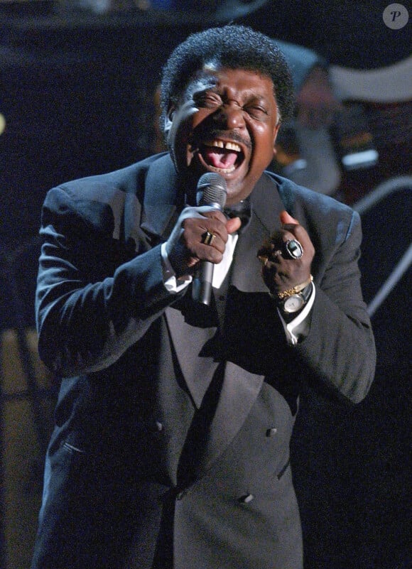 Percy Sledge chante lors de son introduction au Rock'N'Roll Hall of Fame au Waldorf Astoria de New York le 14 mars 2005