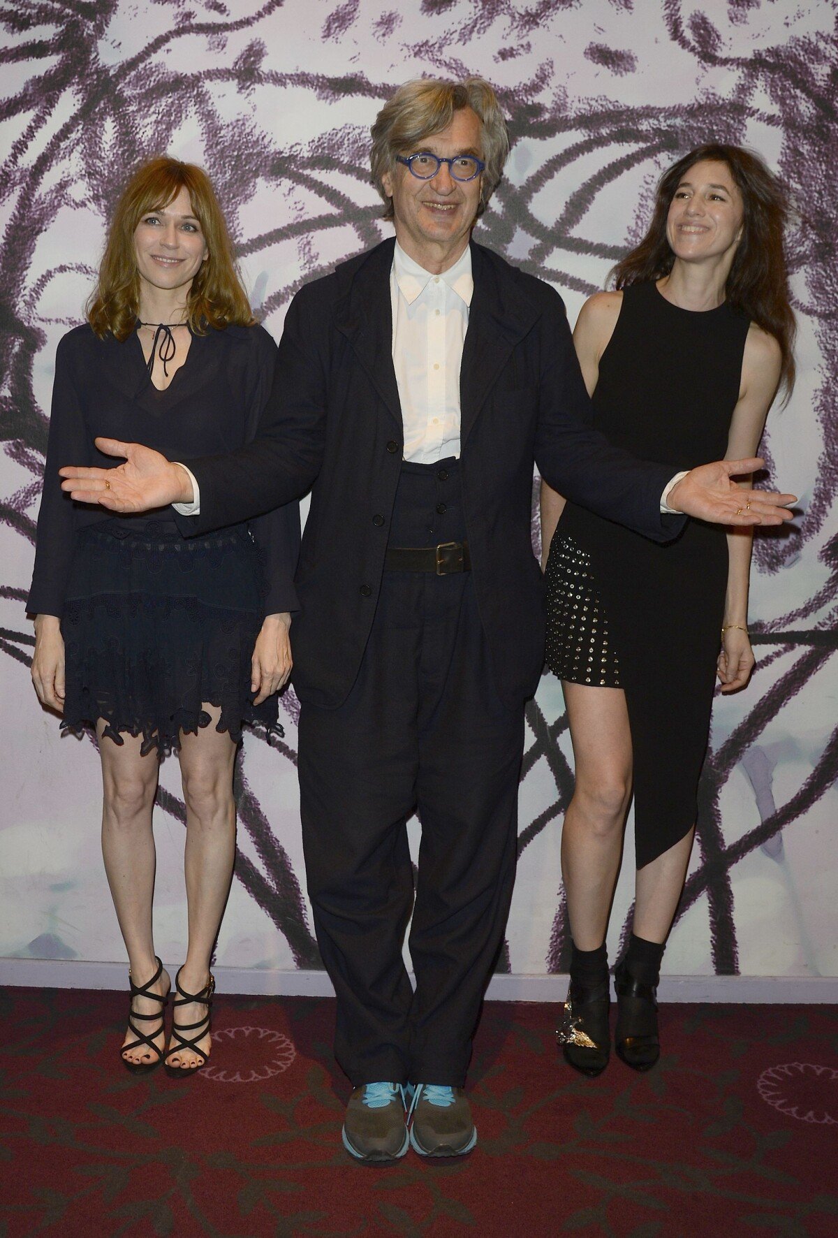 Charlotte Gainsbourg et Marie-Josée Croze à tomber aux côtés de Wim Wenders  - Purepeople