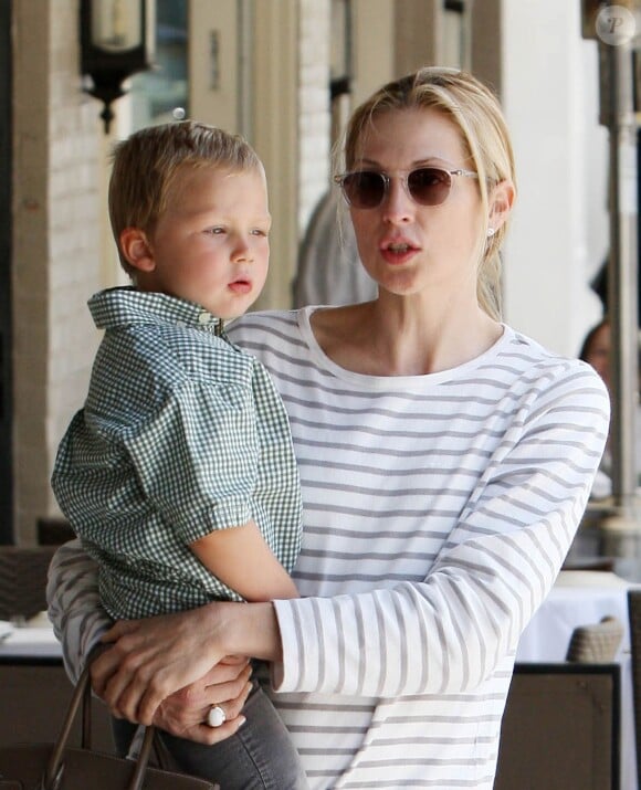 Kelly Rutherford avec son fils Hermes à Beverly Hills, le 19 mai 2010