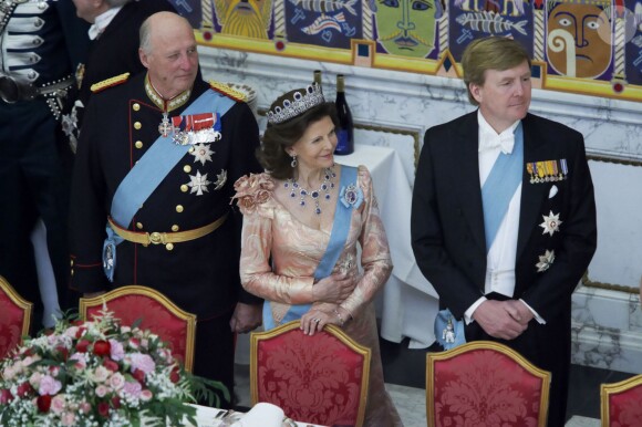 Harald V de Norvège, Silvia de Suède et Willem-Alexander des Pays-Bas. Banquet pour les 75 ans de la reine Margrethe II de Danemark, le 15 avril 2015 au palais de Christiansborg.