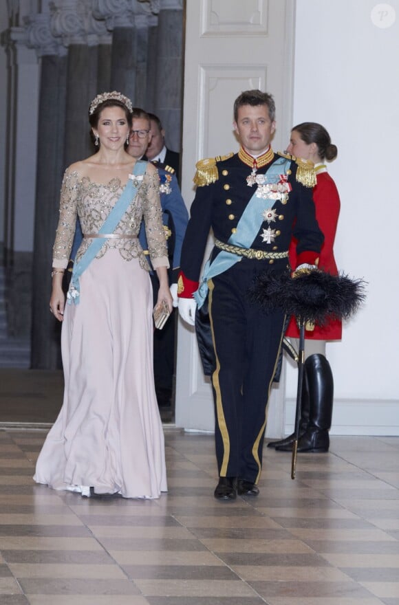 Mary et Frederik de Danemark, le couple héritier. Banquet pour les 75 ans de la reine Margrethe II de Danemark, le 15 avril 2015 au palais de Christiansborg.