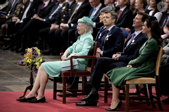 Cérémonie à la mairie de Copenhague le 16 avril 2015 pour les 75 ans de la reine Margrethe II de Danemark, entourée de ses fils Frederik et Joachim et leurs épouses Mary et Marie.