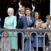 Célébrations au balcon du palais royal à Copenhague le 16 avril 2015 pour les 75 ans de la reine Margrethe II de Danemark, entourée de ses enfants et petits-enfants.