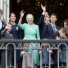 Célébrations au balcon du palais royal à Copenhague le 16 avril 2015 pour les 75 ans de la reine Margrethe II de Danemark, entourée de ses enfants et petits-enfants.