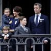Le prince Frederik et la princesse Mary avec leurs enfants Christian, Isabella, Vincent et Josephine au balcon du palais royal à Copenhague le 16 avril 2015 pour les célébrations des 75 ans de la reine Margrethe II de Danemark.