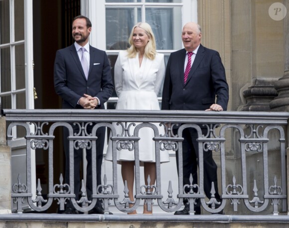 Le prince Haakon, la princesse Mette-Marit et le roi Harald de Norvège au palais de Fredensborg pour célébrer les 75 ans de la reine Margrethe II de Danemark.