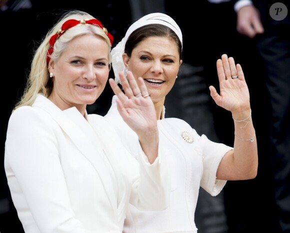 La princesse Mette-Marit de Norvège et la princesse Victoria de Suède à Copenhague le 16 avril 2015 lors des cérémonies du 75e anniversaire de la reine Margrethe II de Danemark.