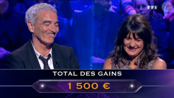 Raymond Domenech et Estelle Denis dans Qui veut gagner des millions ? sur TF1 le vendredi 17 avril 2015.