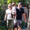 Nick Lachey et sa femme Vanessa Minnillo enceinte emmènent leur fils Camden à son cours de natation à Sherman Oaks, le 8 août 2014.  