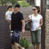 Nick Lachey et sa femme Vanessa Minnillo enceinte emmènent leur fils Camden à son cours de natation à Sherman Oaks, le 8 août 2014 