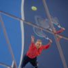 Maria Sharapova dispute un match exhibition de mini-tennis devant le musée Porsche en marge du tournoi de Stuttgart, le 21 avril 2015