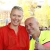 Maria Sharapova et Andre Agassi lors d'un match d'exhibition de mini-tennis en marge du Grand Prix de Stuttgart devant le musée Porsche, à Stuttgart le 21 avril 2015