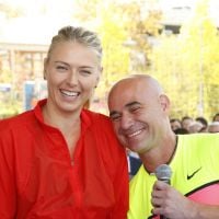 Maria Sharapova : Sourires et rires avec Andre Agassi, la beauté russe au top
