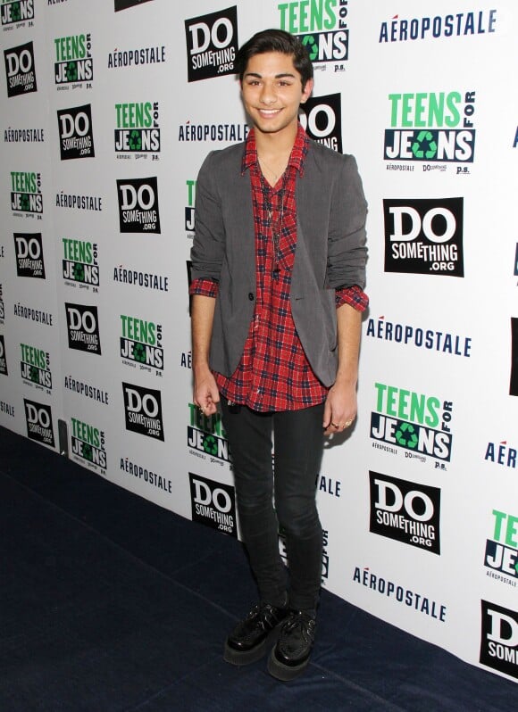 Mark Indelicato assiste au lancement de Do Something Network's Teens for Jeans program à Los Angeles, le 10 janvier 2012