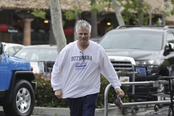 Richard Dean Anderson, méconnaissable, fait ses courses chez Ralph's à Malibu, Los Angeles, le 22 avril 2015.