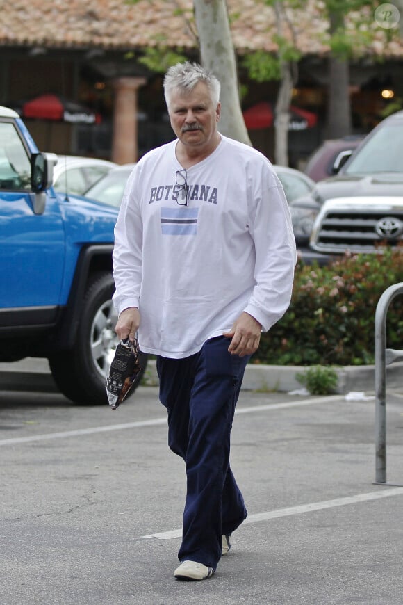 Richard Dean Anderson, méconnaissable, fait ses courses chez Ralph's à Malibu, Los Angeles, le 22 avril 2015.