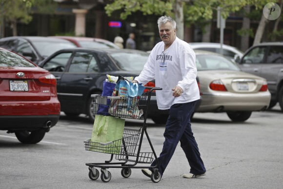 Richard Dean Anderson, méconnaissable, fait ses courses chez Ralph's à Malibu, Los Angeles, le 22 avril 2015.