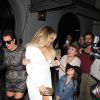 Khloé Kardashian et sa mère Kris Jenner quittent le restaurant Craig's à West Hollywood, le 23 avril 2015.