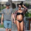 Exclu : Naya Rivera enceinte se promène avec son mari Ryan Dorsey lors de leurs vacances à Hawaii, le 20 avril 2015. 