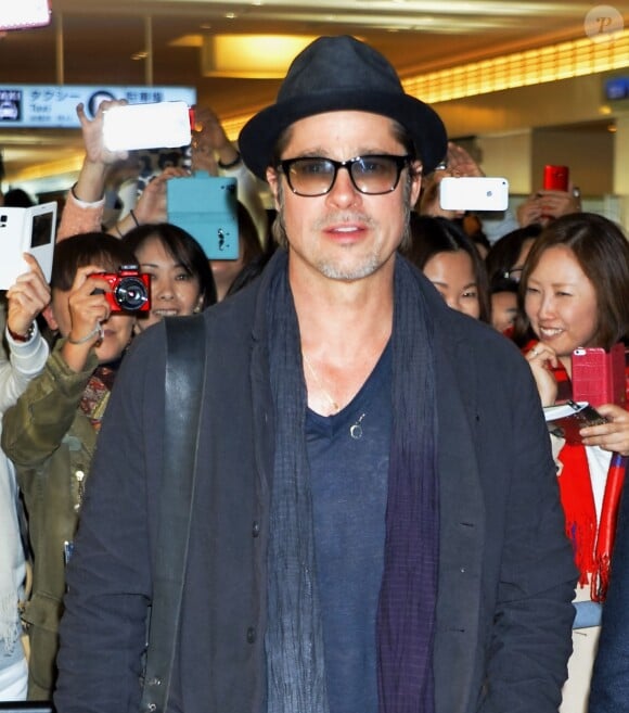 Brad Pitt à l'aéroport de Tokyo, le 14 novembre 2014. 