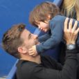 Gerard Piqué, sa compagne Shakira et leur fils Milan lors de la finale du tournoi de tennis Conde Godo à Barcelone, le 26 avril 2015.