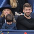Gerard Piqué, sa compagne Shakira et leur fils Milan (2 ans) assistent à la finale du tournoi de tennis Conde Godo à Barcelone, le 26 avril 2015.